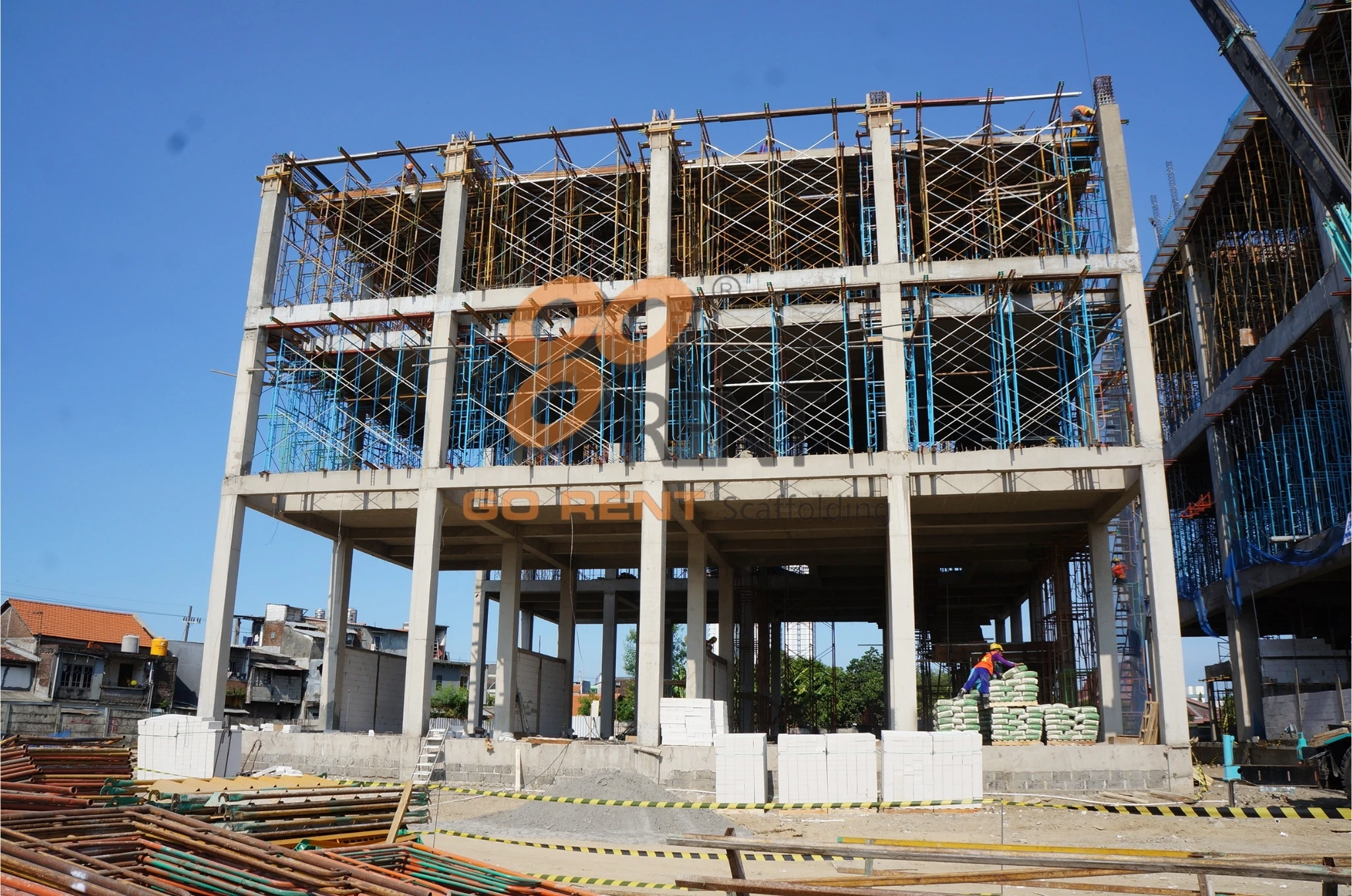 Cara Hitung Sewa Scaffolding Bulanan untuk Proyek Ruko di Malang (Update 2025) – Anti Overbudget!