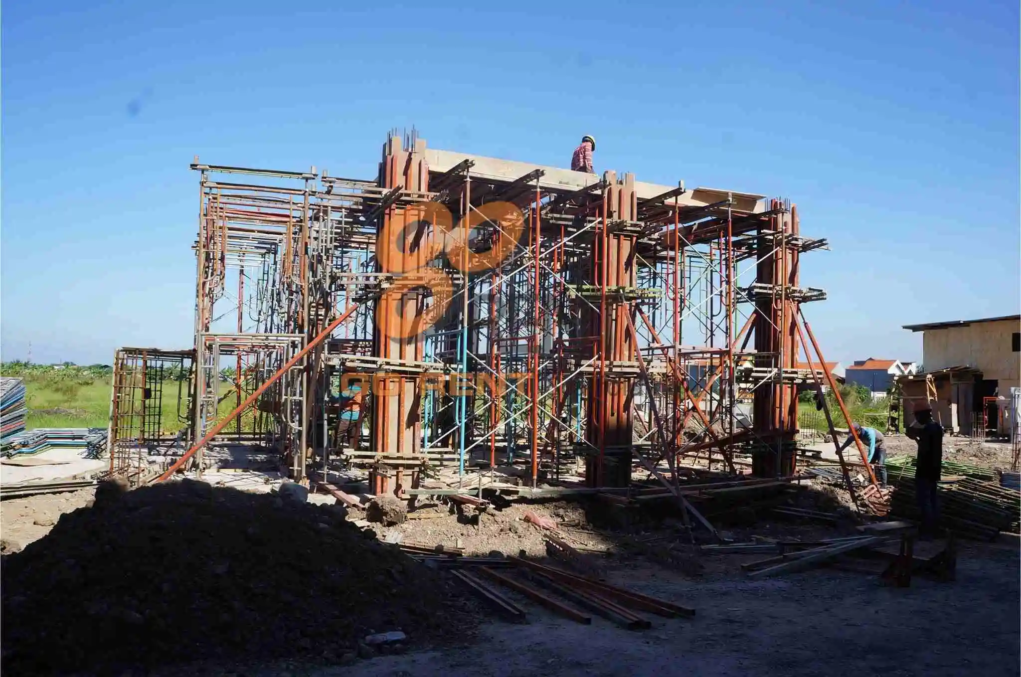 Sewa Scaffolding Bulanan Surabaya: 5 Faktor yang Bikin Anggaran Proyek Hemat
